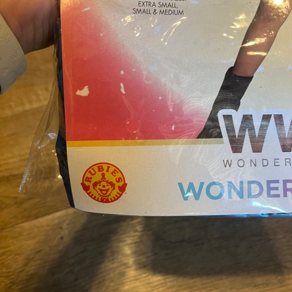 Wonder Women costume girls size small BRAND NEW - Picture 4 of 6
